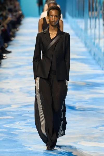 Look 28